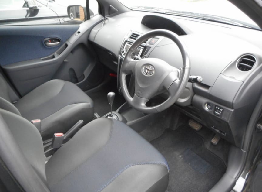 2010 Toyota Vitz  RS
